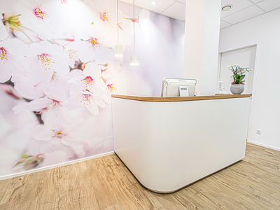 Empfang der Kosmetikabteilung der Hautarztpraxis in Neustadt